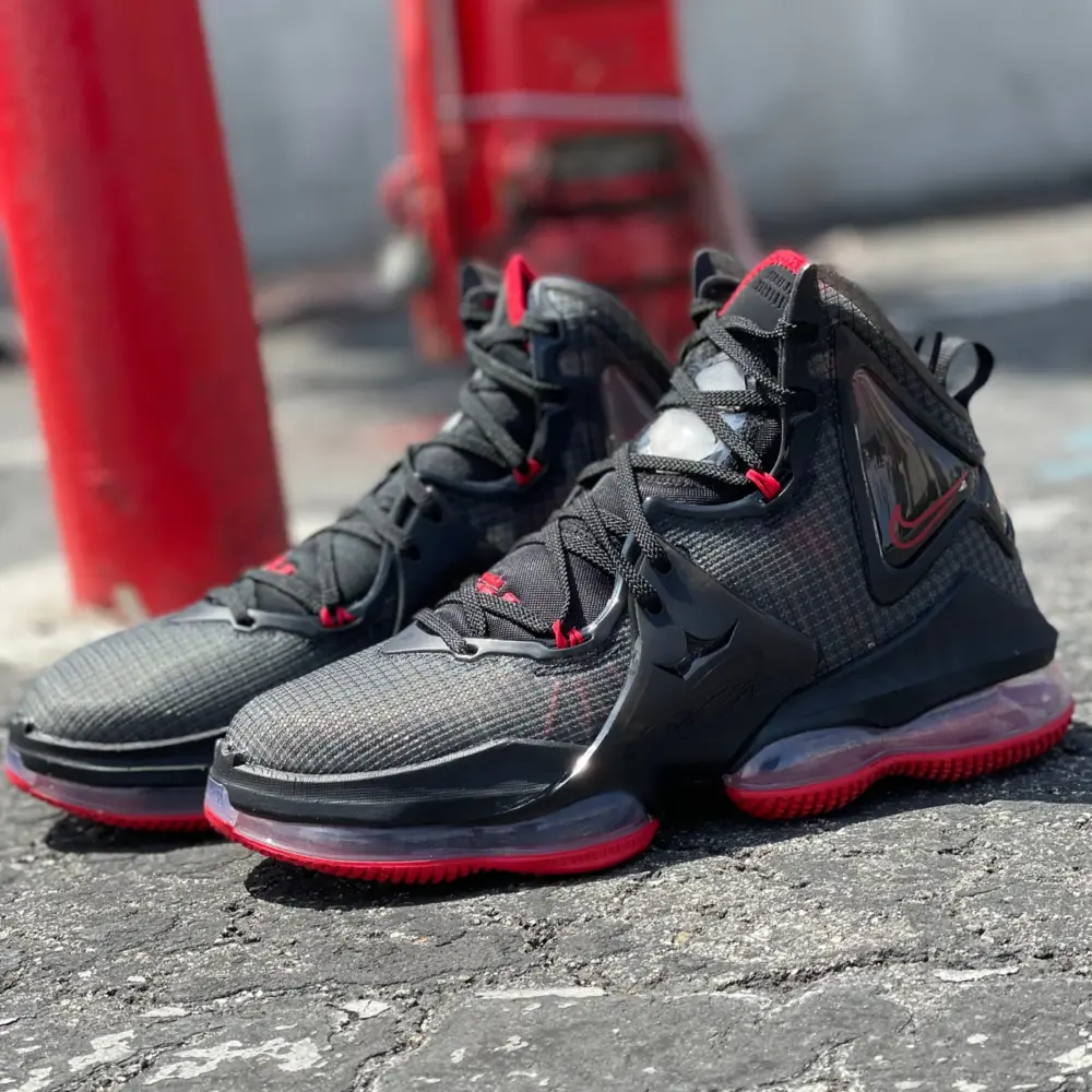 Alternative view of Giày Nike LeBron 19 'Bred' CZ0203-001