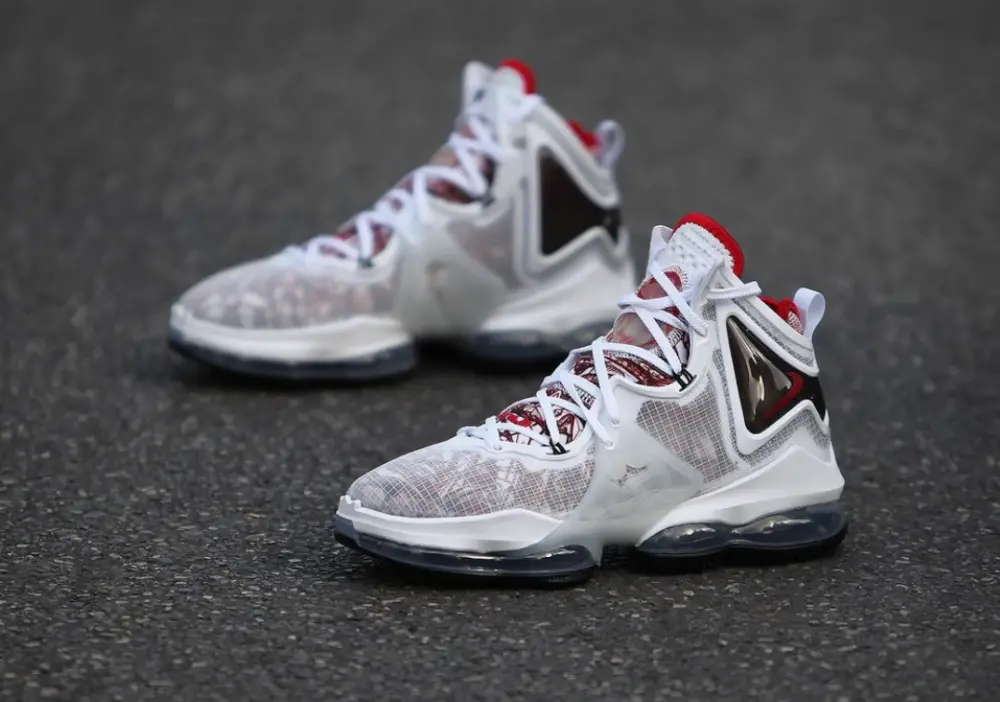 Alternative view of Giày Nike LeBron 19 'Sketch' DC9340-101