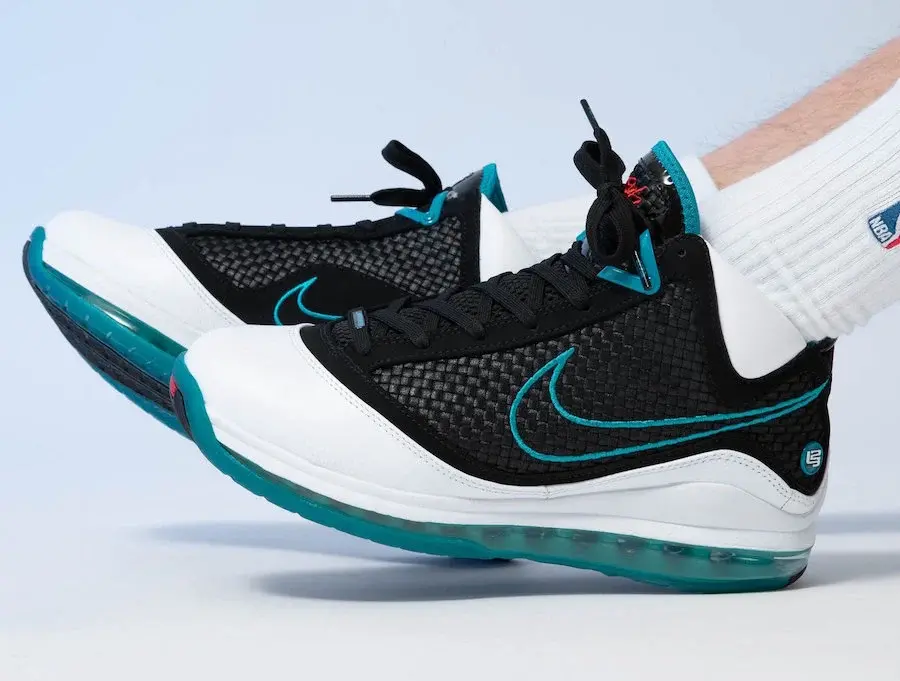 Alternative view of Giày Nike Air Max LeBron 7 Retro QS 'Red Carpet' 2019 CU5133-100
