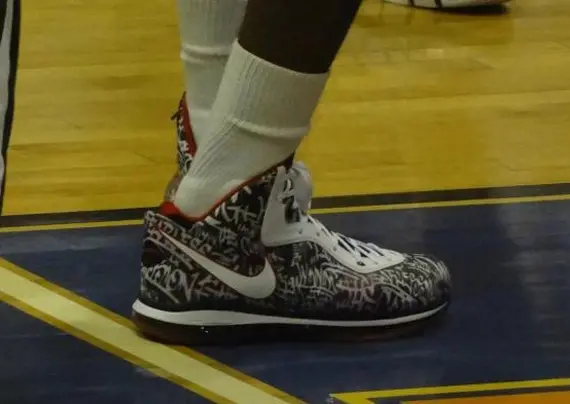 Alternative view of Giày Nike LeBron 8 'Graffiti' DD8306-001