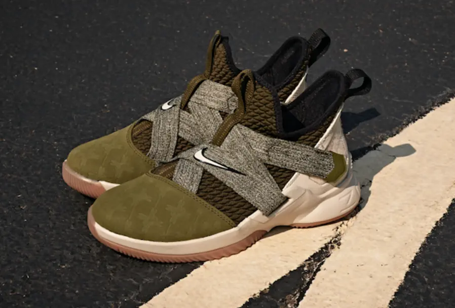 Alternative view of Giày Nike LeBron Soldier 12 GS 'Land and Sea' AA1352-300