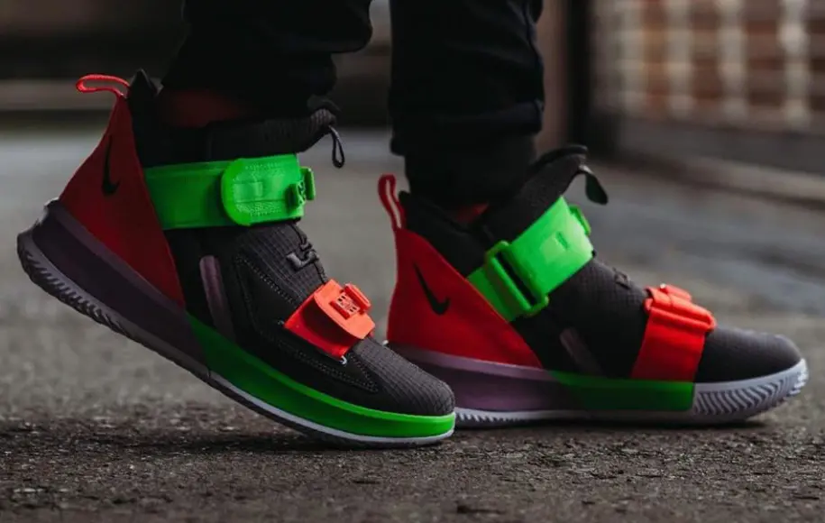 Alternative view of Giày Nike LeBron Soldier 13 GS 'Thunder Grey Crimson Green' AR7585-002