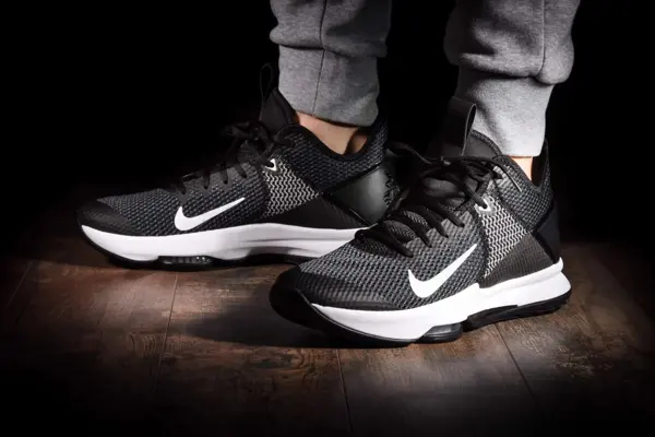 Alternative view of Giày Nike LeBron Witness 4 'Black' BV7427-001