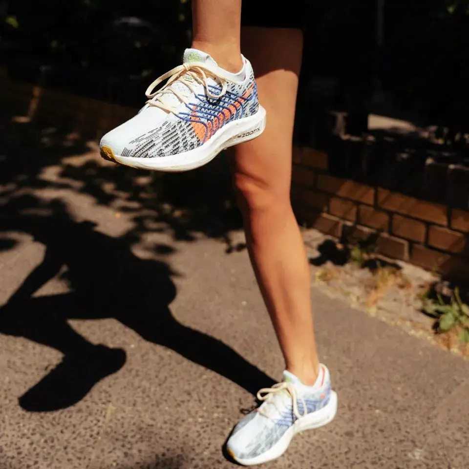 Alternative view of Giày Nike Pegasus Turbo NN 'Pure Platinum Bright Crimson' DM3414-002