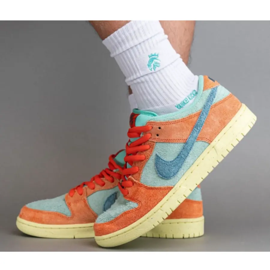Alternative view of Giày Nike SB Dunk Low ‘Orange Emerald Rise’ DV5429-800