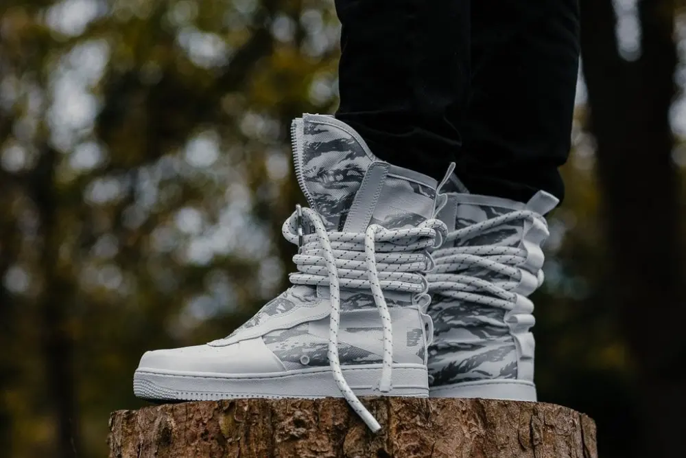 Alternative view of Giày Nike SF HI Premium Air Force 1 Ibex Triple White AA1130-100