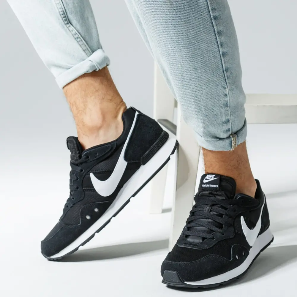 Alternative view of Giày Nike Venture Runner 'Black' CK2944-002