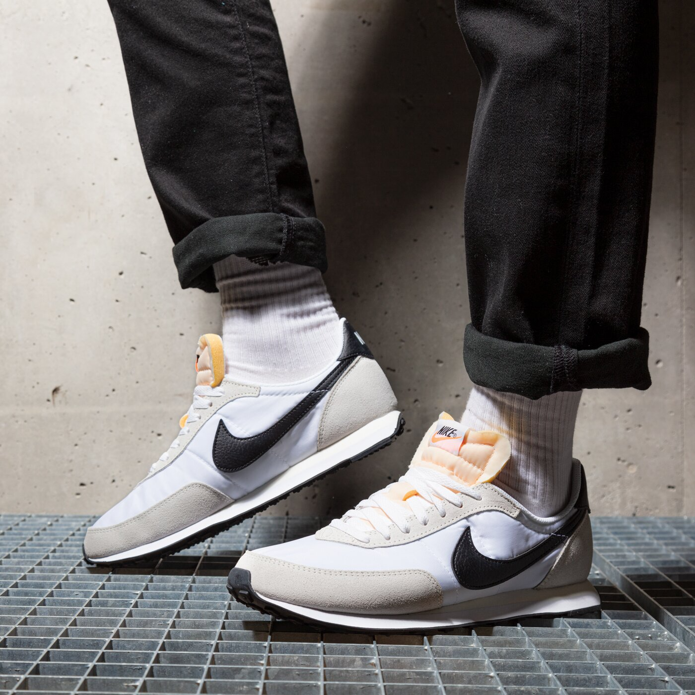 Giày Nike Waffle Trainer 2 GS 'Summit White Black' DC6477-100 - Ảnh 2