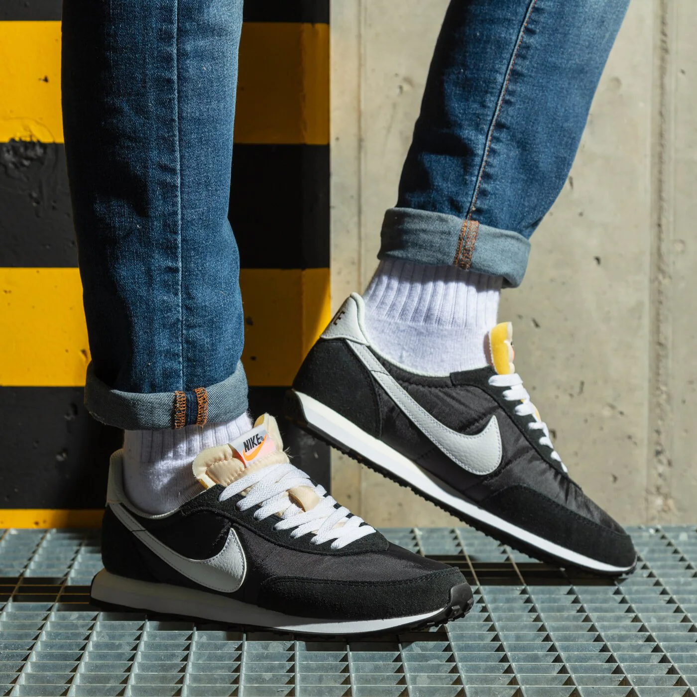 Giày Nike Waffle Trainer 2 GS 'Black White' DC6477-001 - Ảnh 3