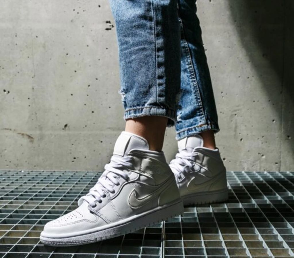 Giày Nike Wmns Air Jordan 1 Mid 'White Ivory' BQ6472-112 - Ảnh 2