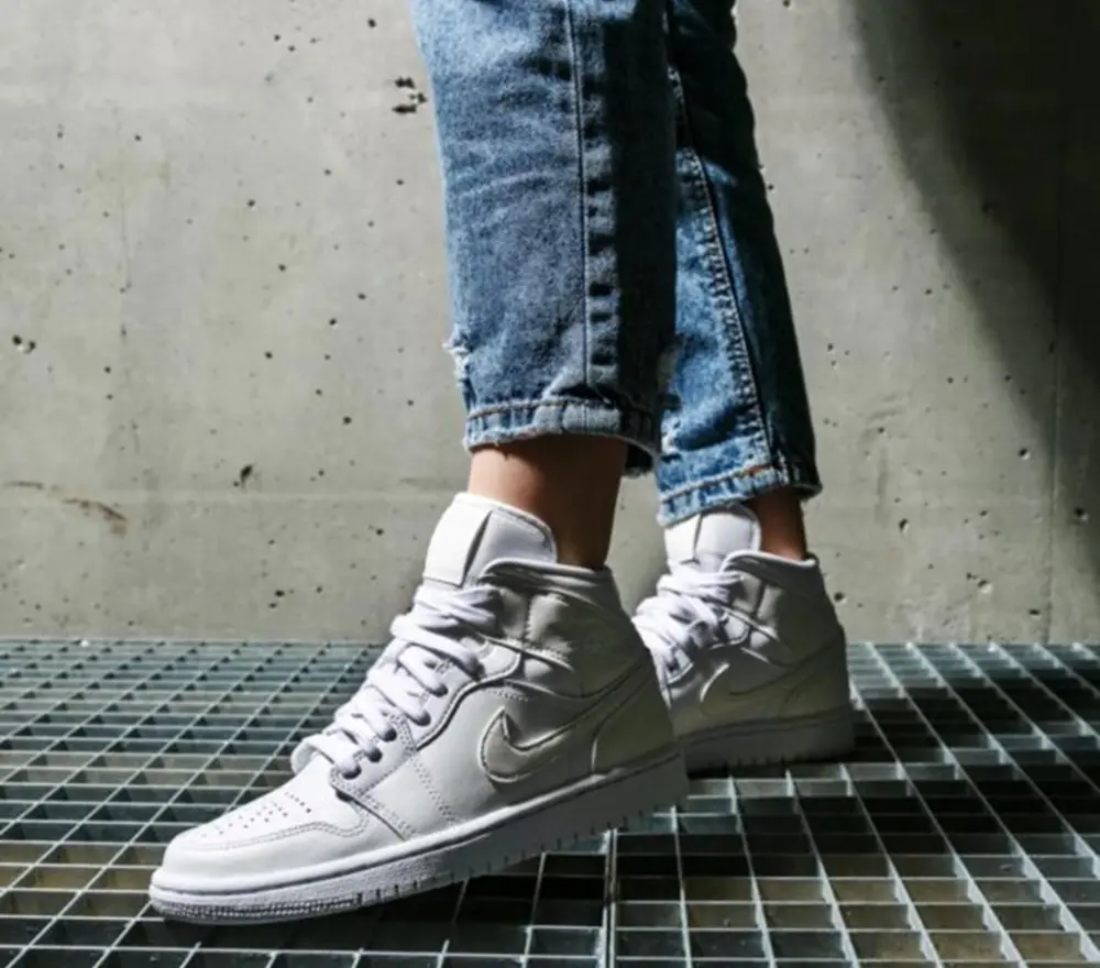 Alternative view of Giày Nike Wmns Air Jordan 1 Mid 'White Ivory' BQ6472-112