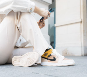 Alternative view of Giày Nike Air Jordan 1 Mid SE 'Particle Beige' DD2224-200