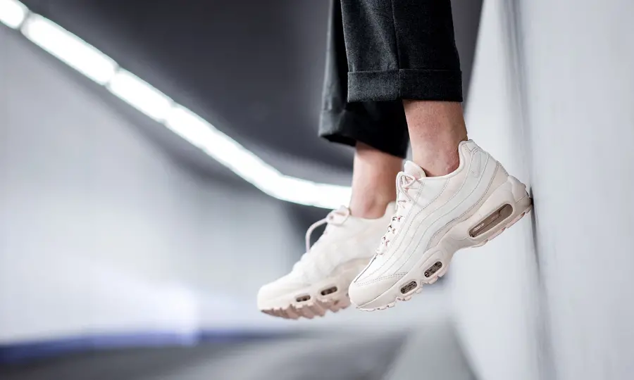 Alternative view of Giày Nike Air Max 95 Lx 'Guava Ice' AA1103-800