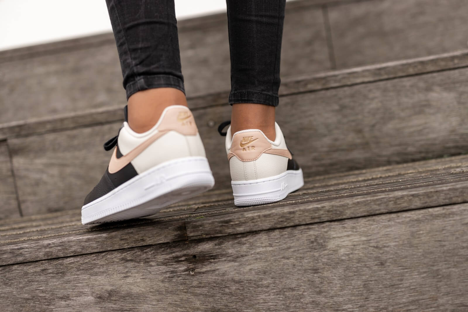 Giày Nike Wmns Air Force 1 '07 'Black Metallic Red Bronze' CU5311-001 - Ảnh 4