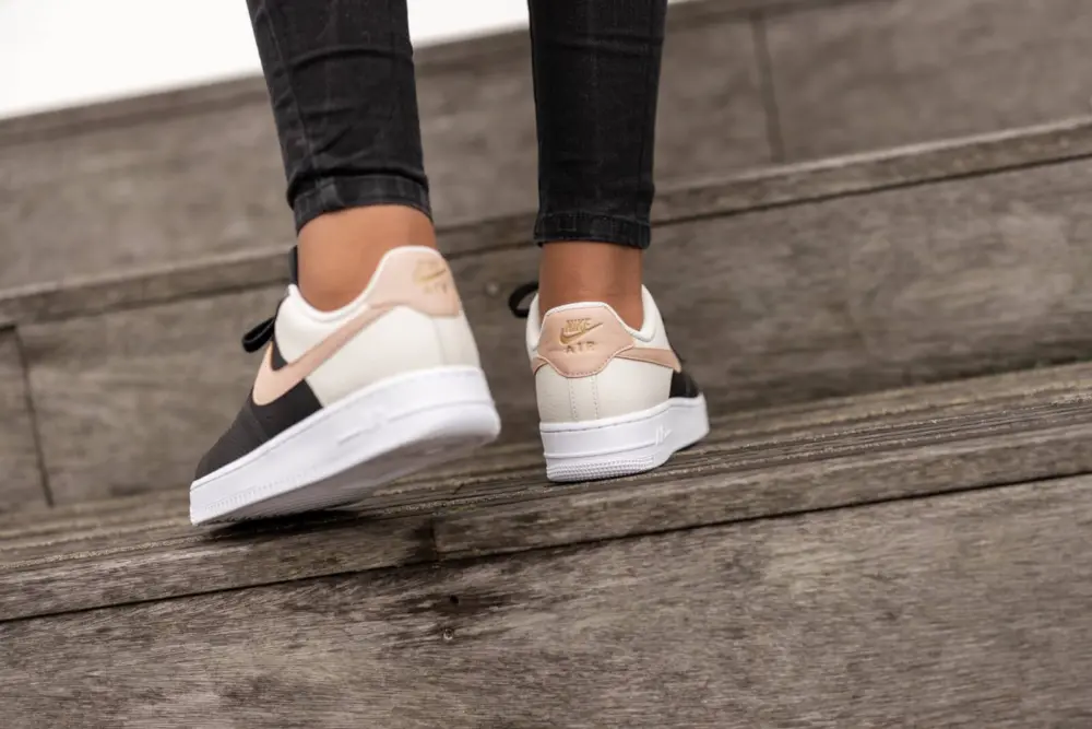 Giày Nike Wmns Air Force 1 '07 'Black Metallic Red Bronze' CU5311-001 - Ảnh 4