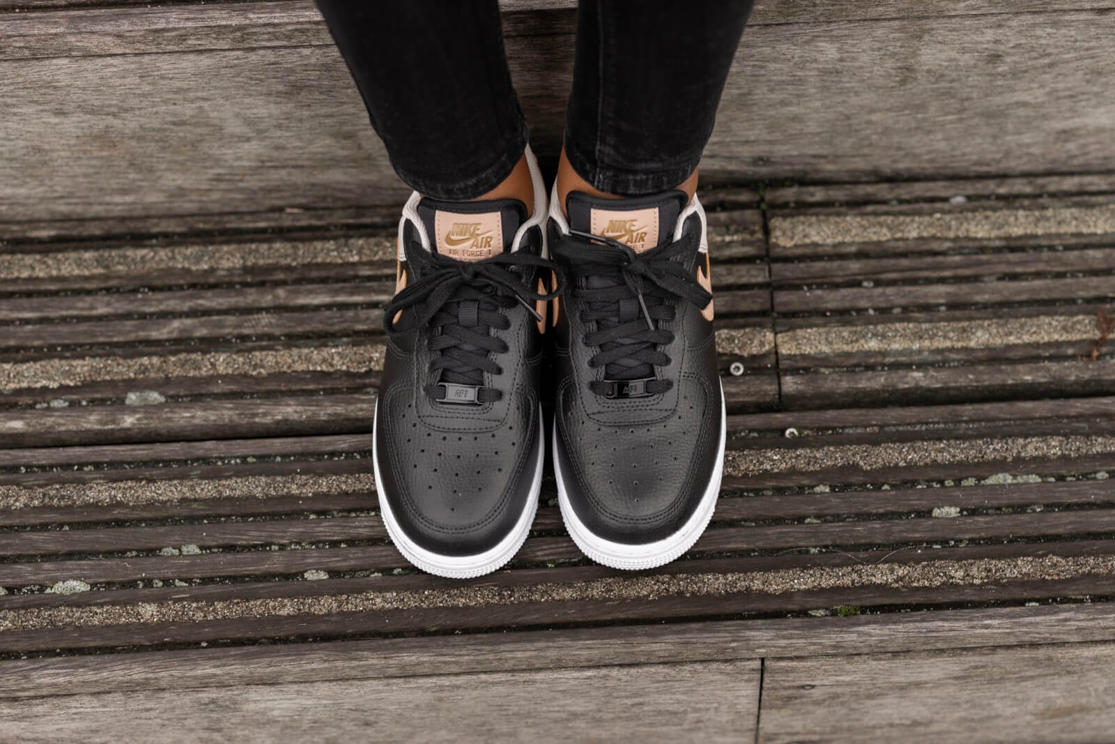 Giày Nike Wmns Air Force 1 '07 'Black Metallic Red Bronze' CU5311-001 - Ảnh 5