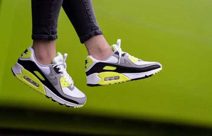 Alternative view of Giày Nike Wmns Air Max 90 2020 'Volt' CD0490-101
