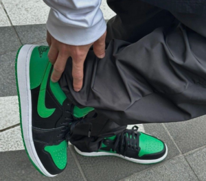 Alternative view of Giày Nike Air Jordan 1 Low 'Lucky Green' 553558-065