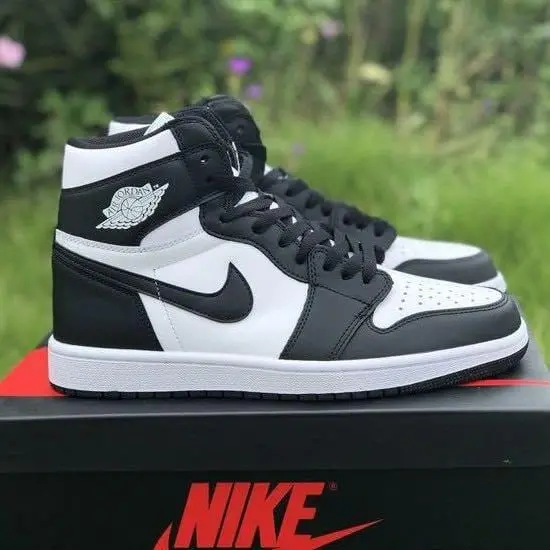 Alternative view of Giày Nike Air Jordan 1 Retro High OG 'Black White' 555088-010