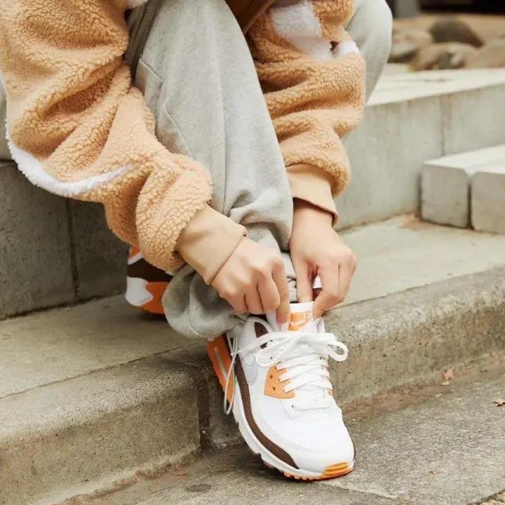 Alternative view of Giày Nike Air Max 90 Se 'Brown Corduroy' DZ5379-100