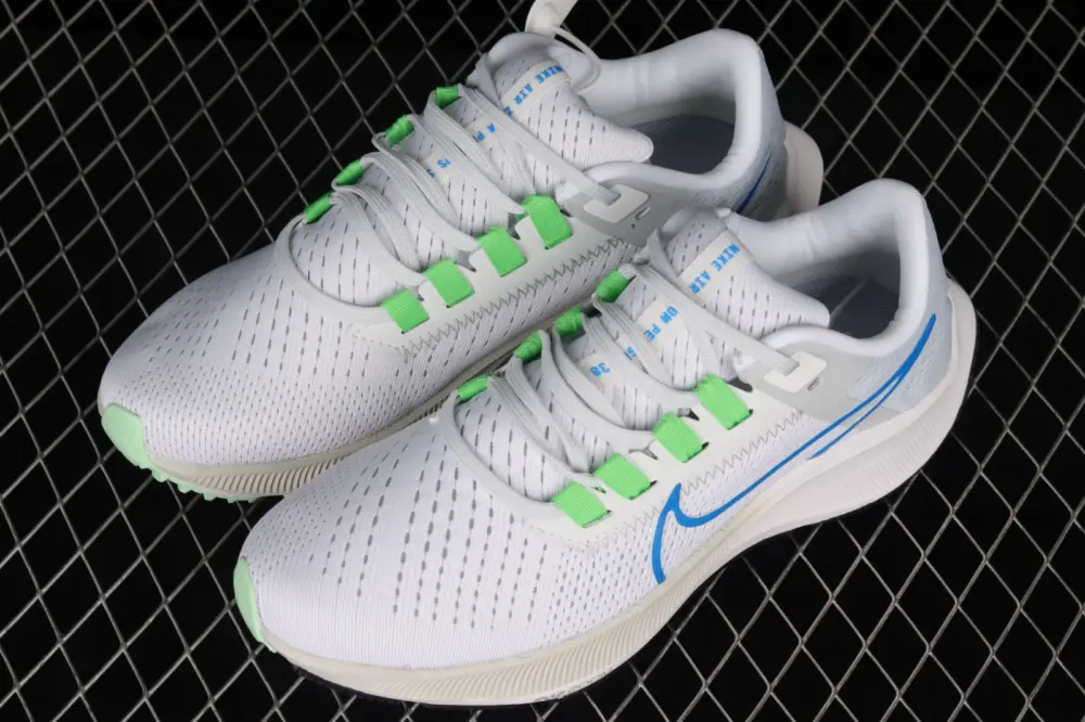 Alternative view of Giày Nike Air Zoom Pegasus 38 CW7356-103