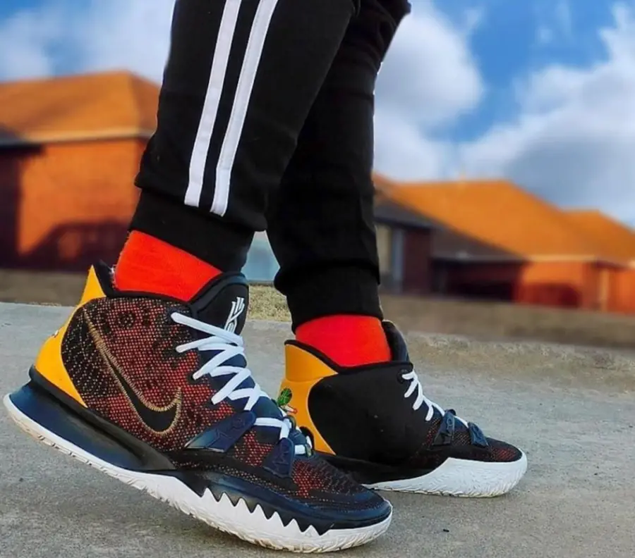 Alternative view of Giày Nike Kyrie 7 GS 'Roswell Rayguns' CT4080-001