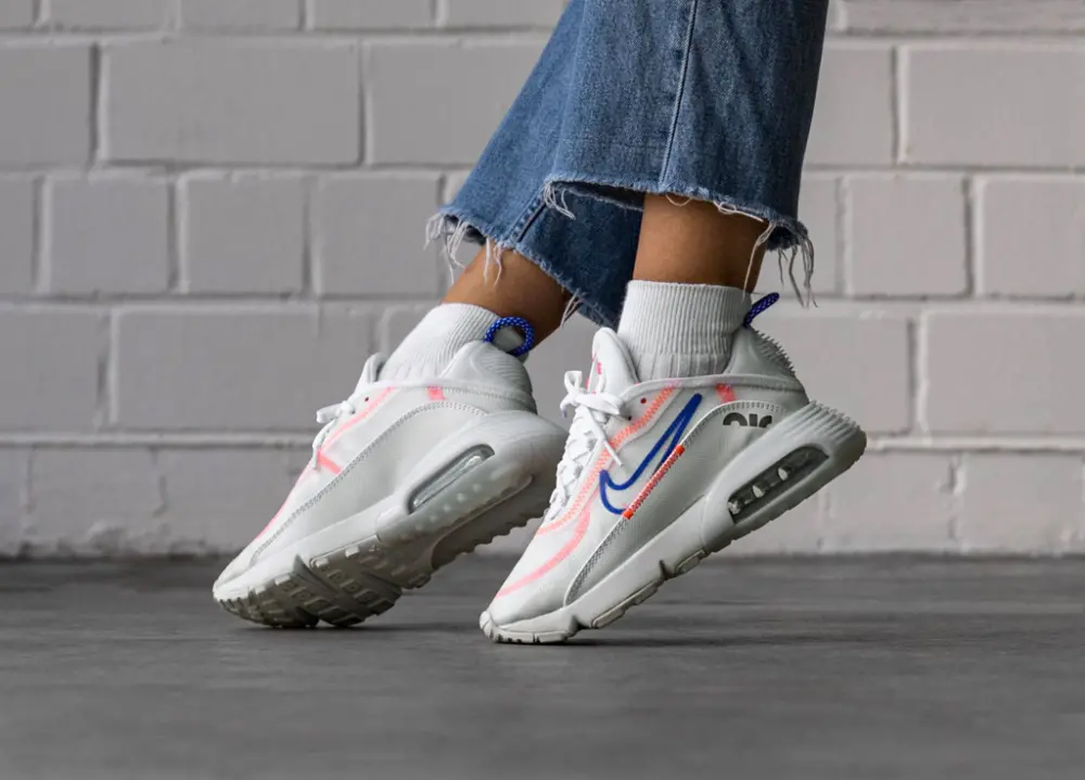 Giày Nike Wmns Air Max 2090 'White Flash Crimson' CT1290-100 - Ảnh 3