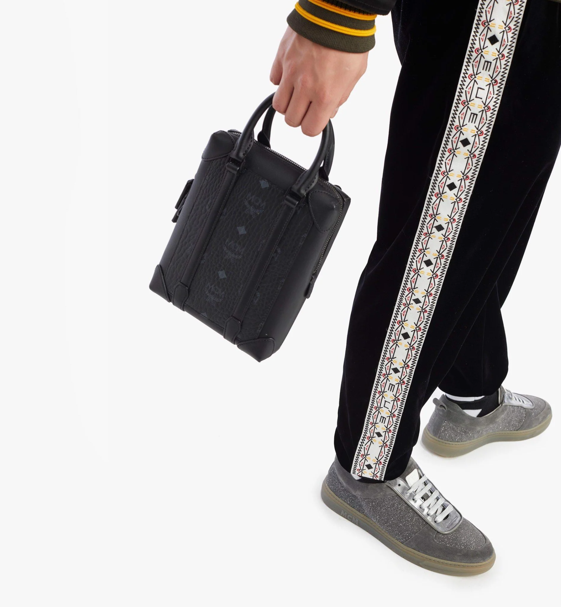 Túi MCM Small NS Soft Berlin Crossbody In Visetos 'Black' MMRBSBF04BK001 - Ảnh 4