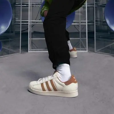 Alternative view of Giày Adidas Originals Superstar 'Beige' IF0504
