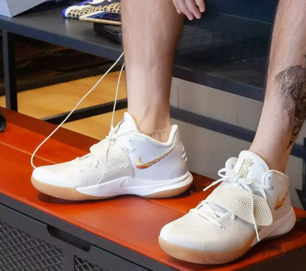 Giày Nike Kyrie Flytrap 3 EP White Metallic 'Gold Summit' CD0191-105 - Ảnh 3