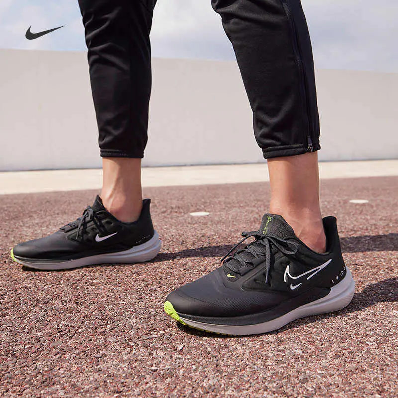 Alternative view of Giày Nike Wmns Air Winflo 9 Shield 'Black White Volt' DM1104-001