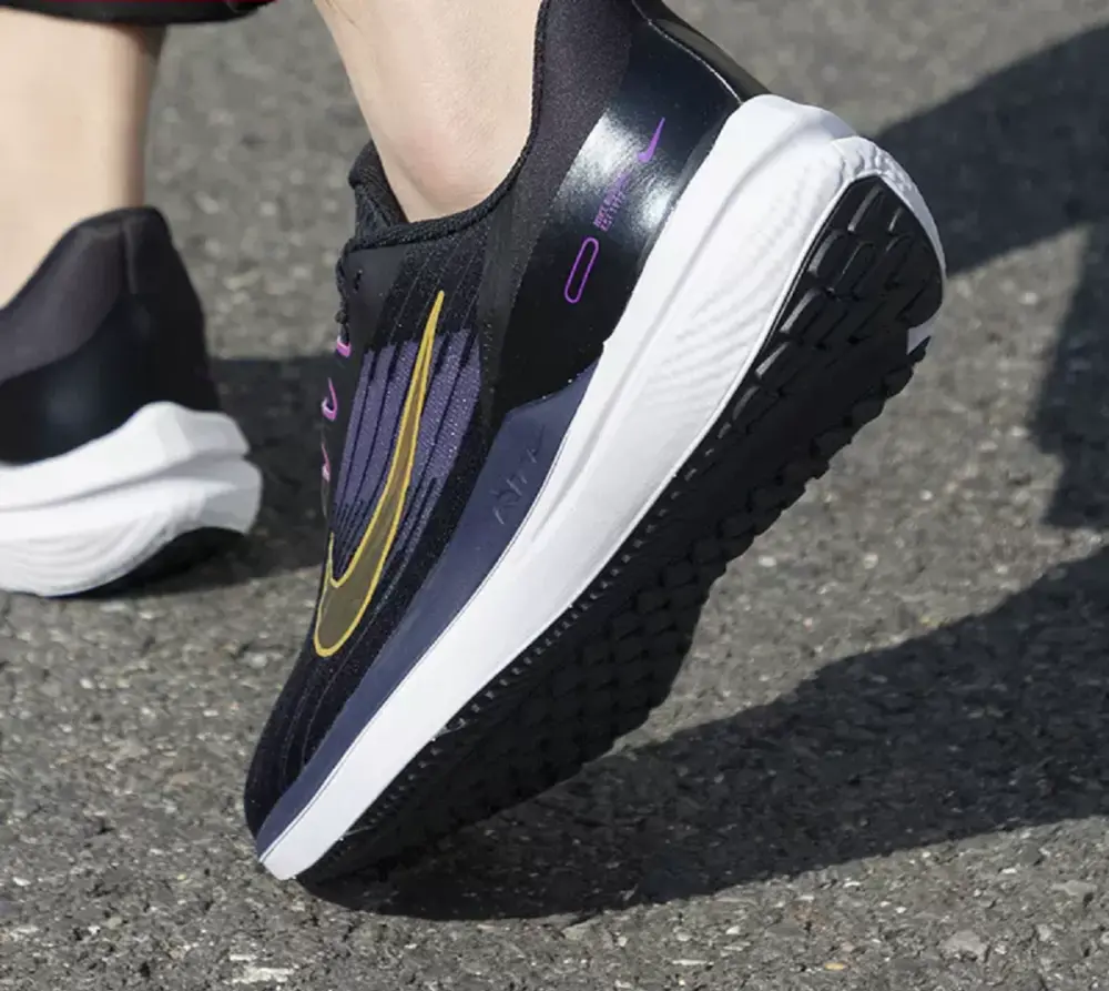 Giày Nike Air Winflo 9 'Black Gold Suede' DD6203-007 - Ảnh 7