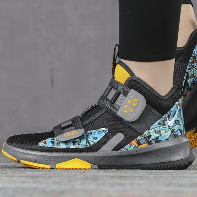 Alternative view of Giày Nike LeBron Soldier 13 BG 'Multi Colour' AR7585-070