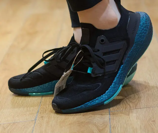 Giày Adidas Ultra Boost 22 'Black Blue' GX5564 - Ảnh 3