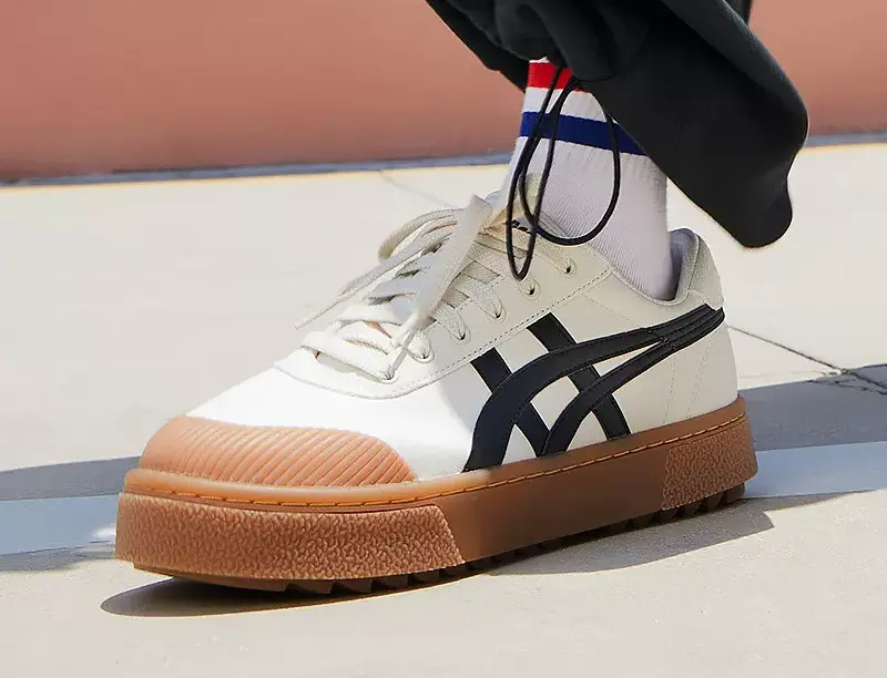 Alternative view of Giày Asics Court Trail 'Creamwhite Black' 1203A147-201