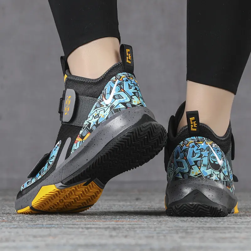 Giày Nike LeBron Soldier 13 BG 'Multi Colour' AR7585-070 - Ảnh 3