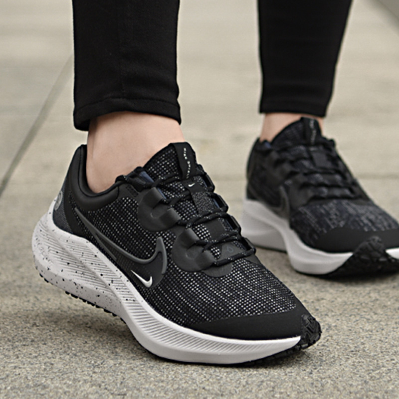 Giày Nike Wmns Zoom Winflo 8 Shield 'Black Iron Grey' DC3730-001 - Ảnh 4