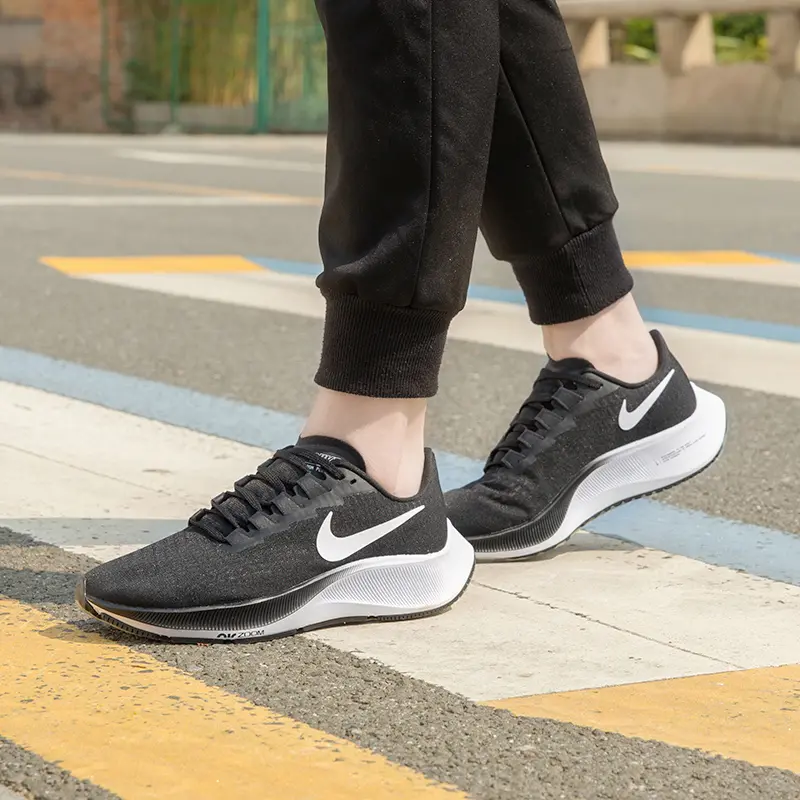 Giày Nike Wmns Air Zoom Pegasus 37 'Black White' BQ9647-002 - Ảnh 5