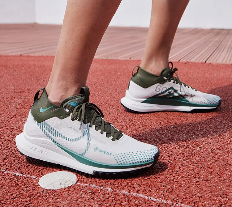 Alternative view of Giày Nike React Pegasus Trail 4 GORE-TEX 'Light Bone' FB2193-001