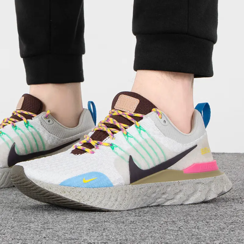 Alternative view of Giày Nike React Infinity Run Flyknit 3 'Sail Pinksicle Earth' FJ7068-120