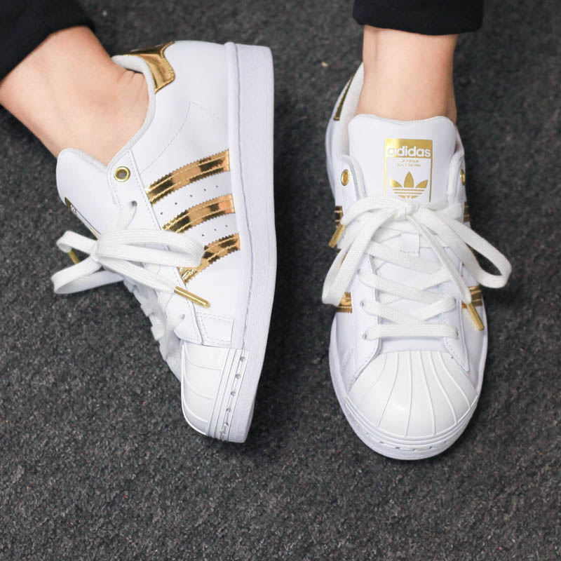 Giày Adidas Wmns Superstar Metal Toe 'White Gold Metallic' FV3330 - Ảnh 2