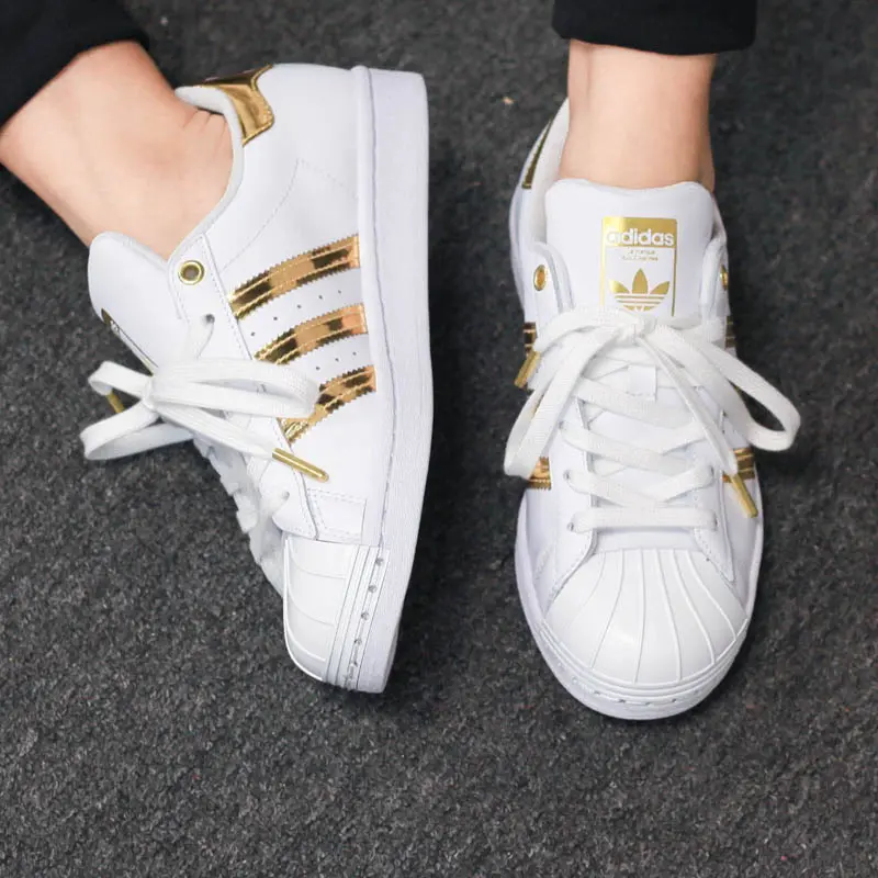 Alternative view of Giày Adidas Wmns Superstar Metal Toe 'White Gold Metallic' FV3330