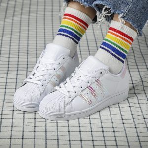 Alternative view of Giày Adidas Superstar "Pink Hologram" FV3139