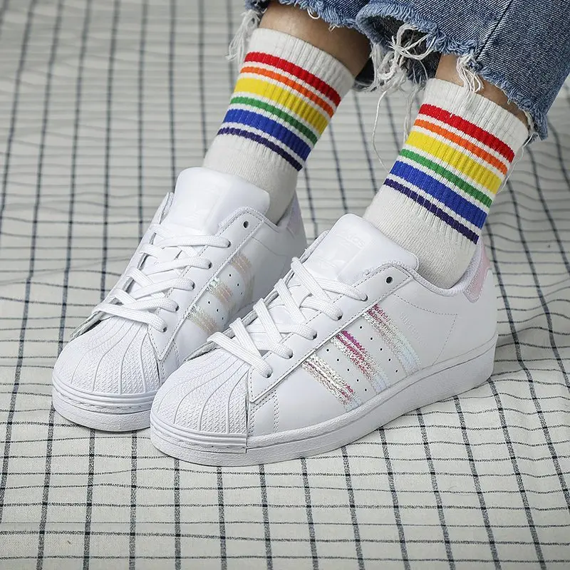 Alternative view of Giày Adidas Superstar "Pink Hologram" FV3139