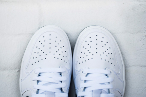 Alternative view of Giày Nike Jordan 1 Retro Low 'Metallic Blue' 705329-106