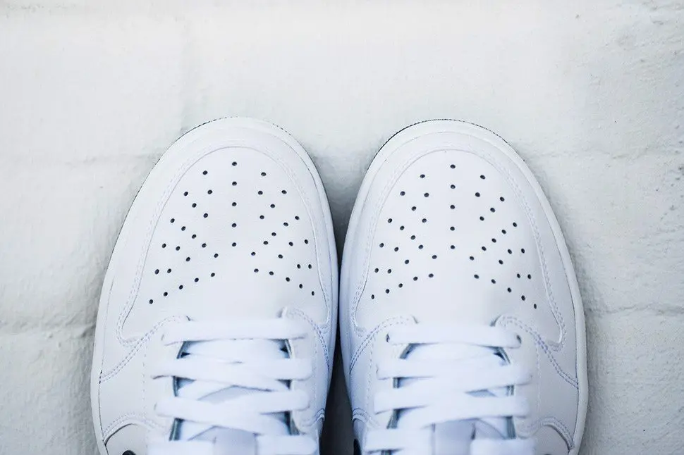 Alternative view of Giày Nike Jordan 1 Retro Low 'Metallic Blue' 705329-106