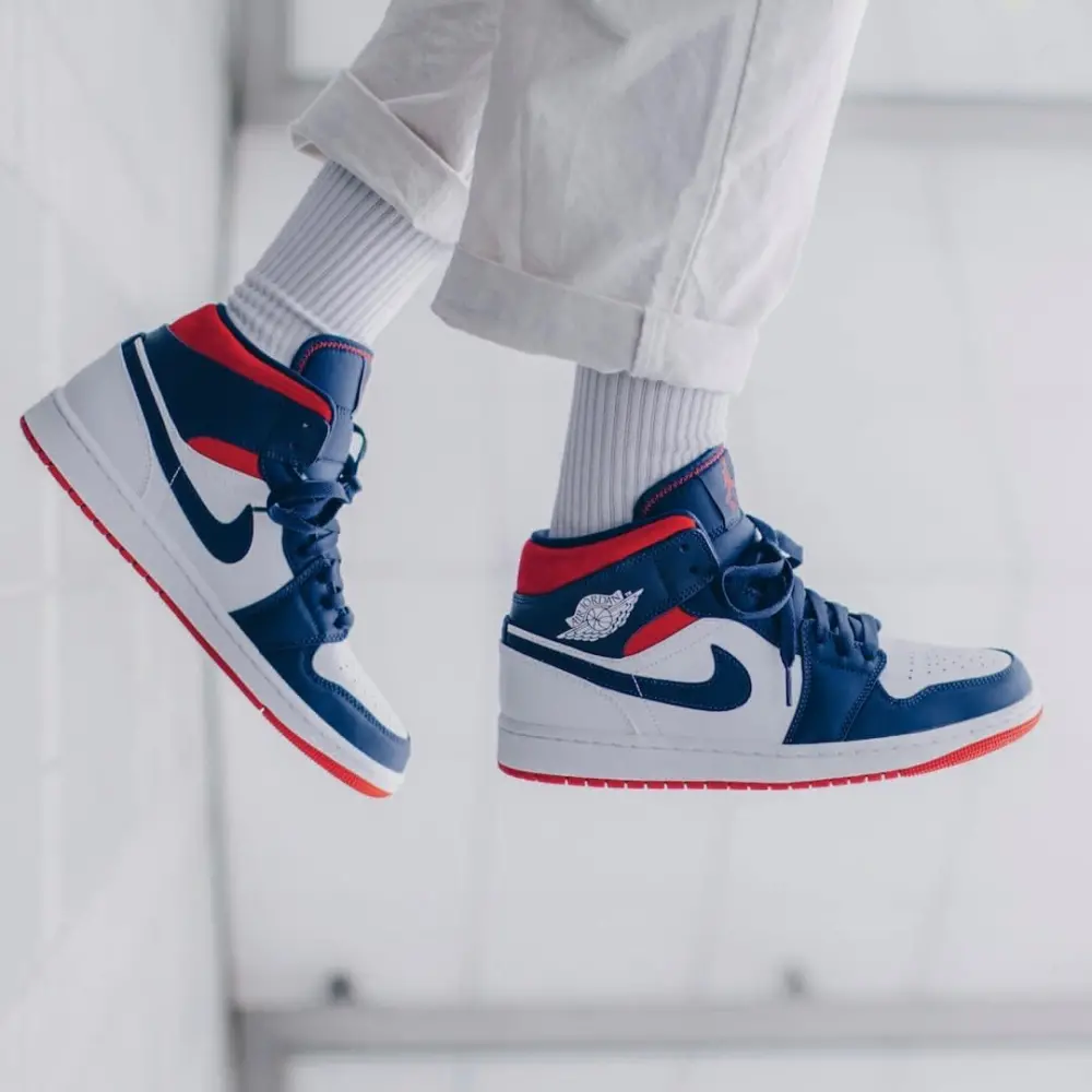 Alternative view of Giày Nike Air Jordan 1 Mid "USA" 852542-104