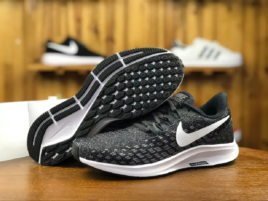 Alternative view of Giày Nike Air Zoom Pegasus 35 'Black' 942851-001