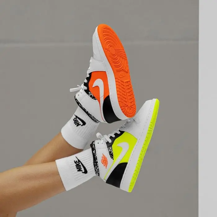 Alternative view of Giày Nike Air Jordan 1 Mid Composition Notebook 554725-870