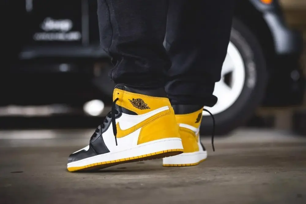 Alternative view of Giày Nike Air Jordan 1 Retro High 'Yellow Ochre' 555088-109